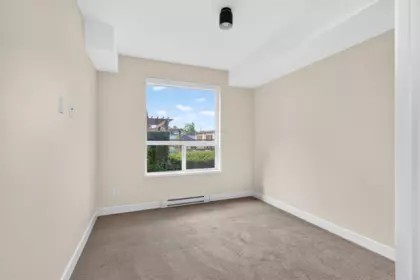 Basement Recreation Room Photo of 213 2493 Montrose Avenue, Abbotsford, BC