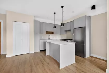 213 2493 Montrose Avenue, Abbotsford, BC, Abbotsford — Apartment/Condo for sale