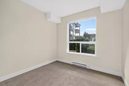 Entry Foyer Photo of 213 2493 Montrose Avenue, Abbotsford, BC