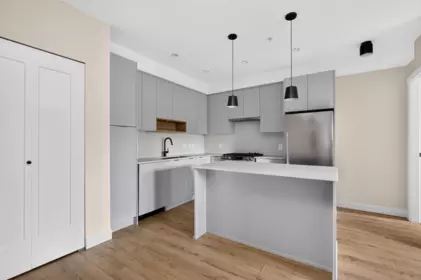 Kitchen Photo of 213 2493 Montrose Avenue, Abbotsford, BC