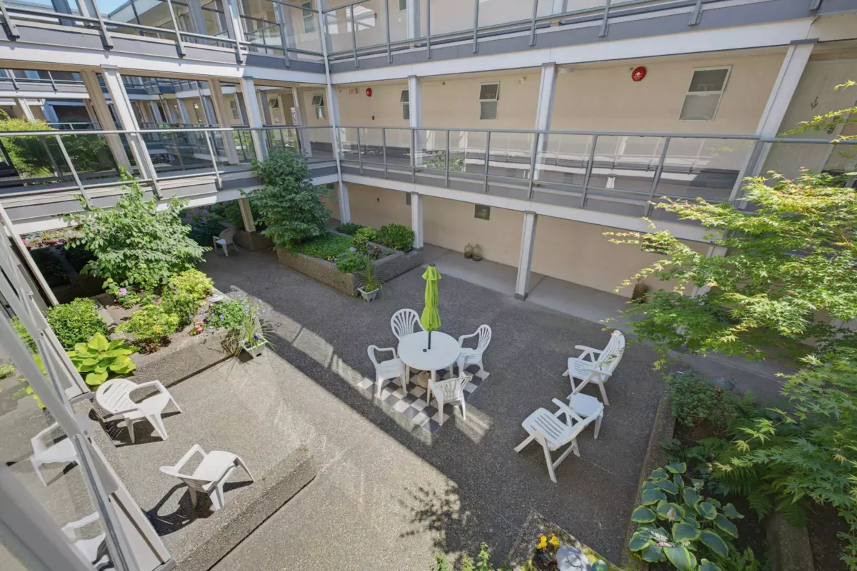 Dining Area Photo of 214 15255 18 Avenue, Surrey, BC