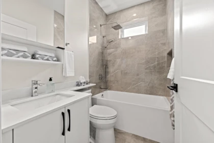 Hallway Photo of 1 8578 Cartier Street, Vancouver, BC