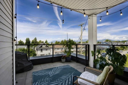 Entry Foyer Photo of 303 4882 Slocan Street, Vancouver, BC