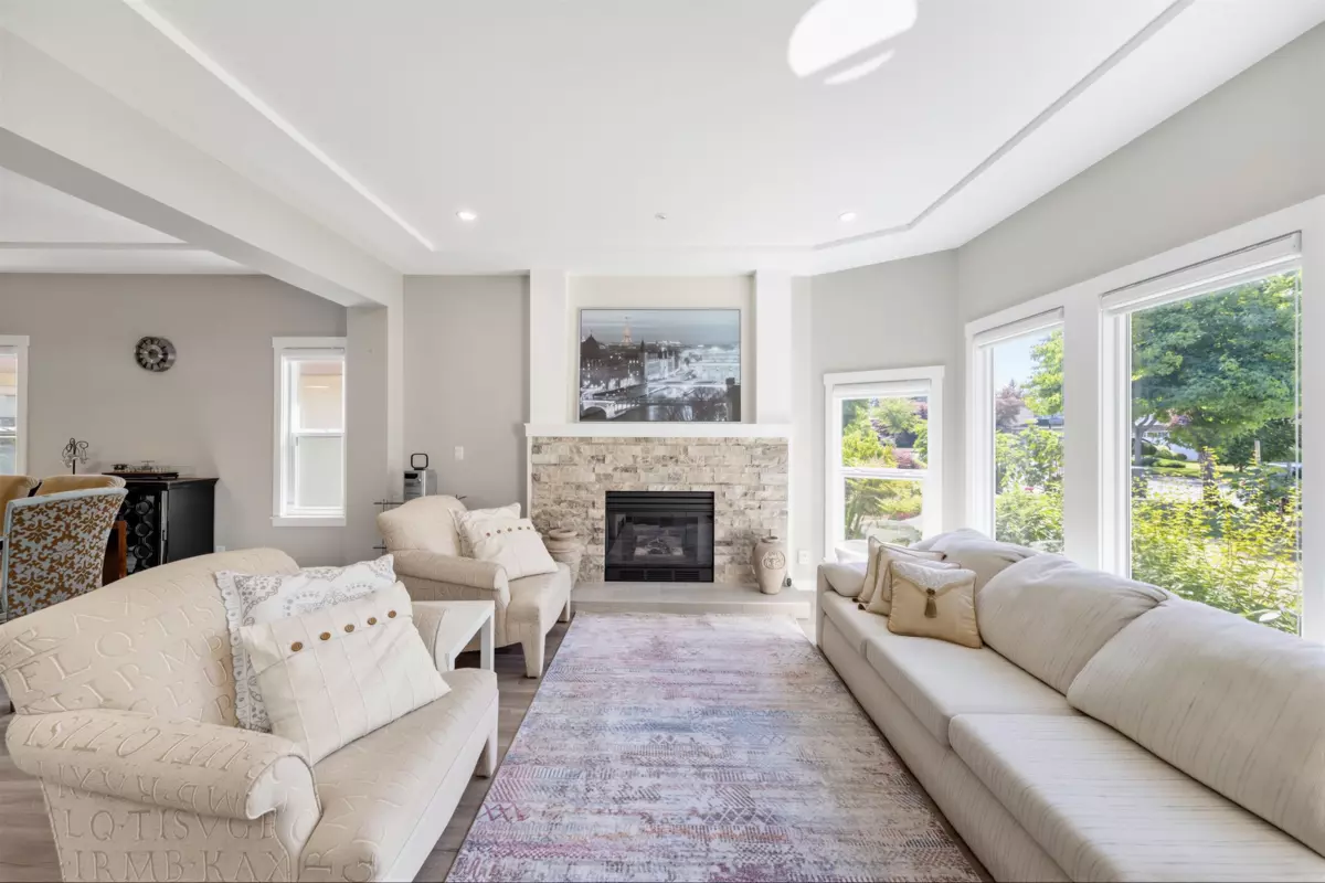 Dining Area Photo of 14917 24a Avenue, Surrey, BC