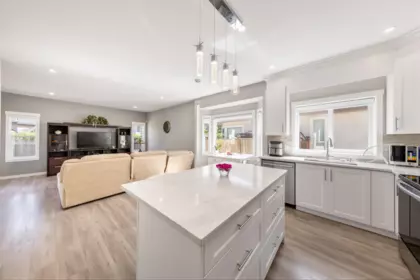 Basement Recreation Room Photo of 14917 24a Avenue, Surrey, BC