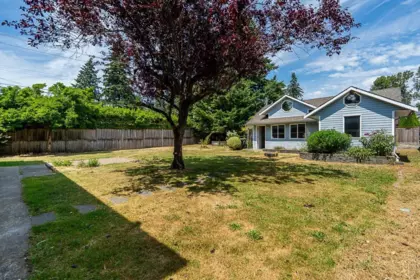 Swimming Pool Photo of 1707 Haversley Avenue, Coquitlam, BC