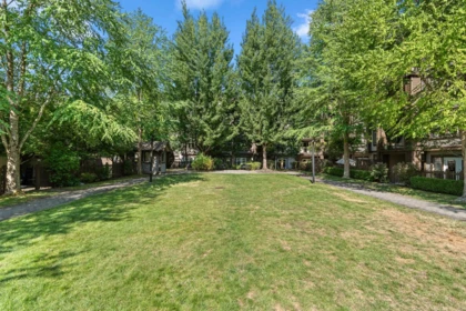 Hallway Photo of 111 15322 101 Avenue, Surrey, BC