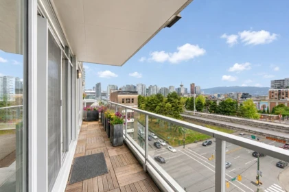Entry Foyer Photo of 801 919 Station Street, Vancouver, BC