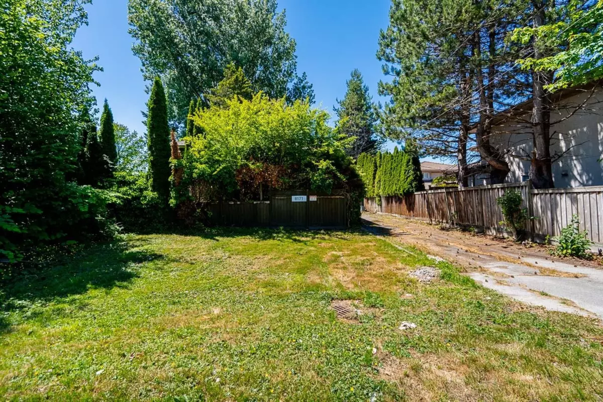 Living Room Photo of 8171 Garden City Road, Richmond, BC