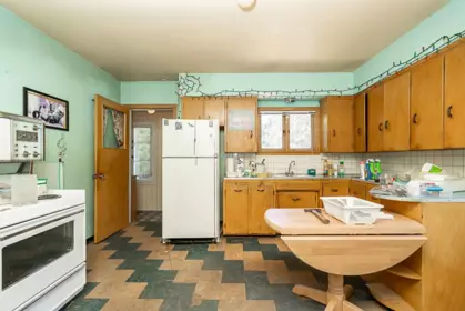 Kitchen Island Photo of 8171 Garden City Road, Richmond, BC