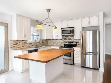 Kitchen Island Photo of 1944 Prairie Avenue, Port Coquitlam, BC