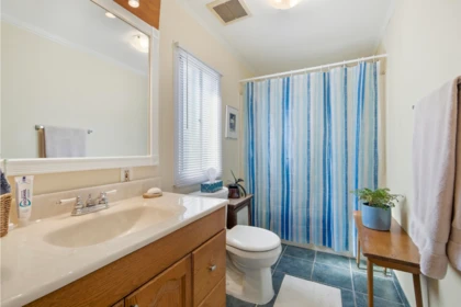 Primary Bathroom Photo of 162 145 King Edward Street, Coquitlam, BC