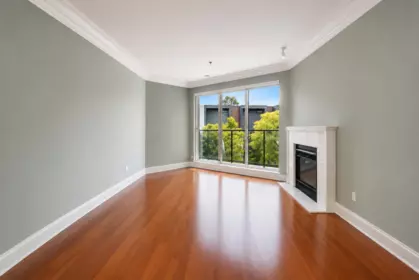 220 15210 Pacific Avenue, White Rock, BC, White Rock — Apartment/Condo for sale