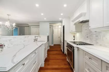 Kitchen Island Photo of 220 15210 Pacific Avenue, White Rock, BC
