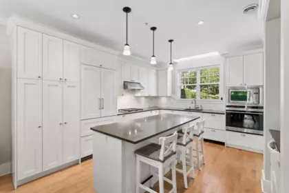 Breakfast Nook Photo of 2071 Esquimalt Avenue, West Vancouver, BC