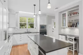 2071 Esquimalt Avenue, West Vancouver, BC