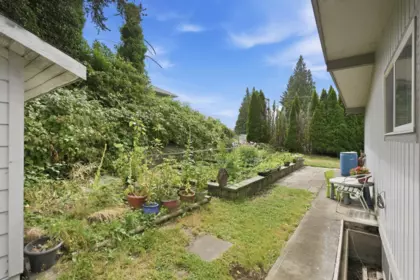 Backyard Photo of 34017 Marshall Road, Abbotsford, BC
