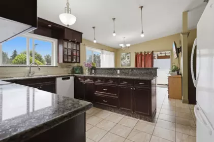 Kitchen Photo of 34017 Marshall Road, Abbotsford, BC