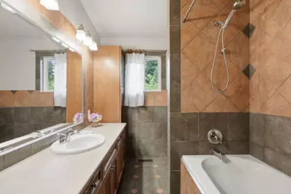 Powder Room Photo of 34017 Marshall Road, Abbotsford, BC