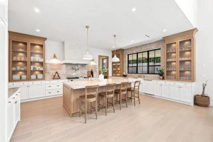 Kitchen Island Photo of 4509 Southridge Crescent, Langley, BC
