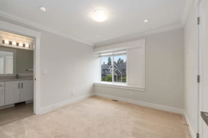 Laundry Room Photo of 17138 0a Avenue, Surrey, BC