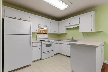 Kitchen Island Photo of 19 3350 Elmwood Drive, Abbotsford, BC