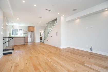 3 676 E 22nd Avenue, Vancouver, BC, Vancouver — Half Duplex for sale