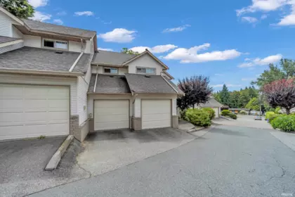 Swimming Pool Photo of 13 32311 Mcrae Avenue, Mission, BC