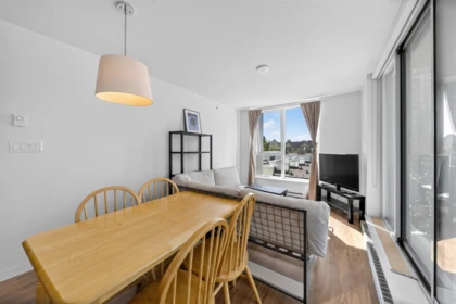 Kitchen Photo of 502 13325 102a Avenue, Surrey, BC