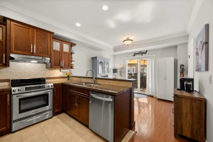 Breakfast Nook Photo of 6 32792 Lightbody Court, Mission, BC