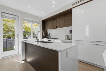 Kitchen Island Photo of 276 W 62nd Avenue, Vancouver, BC