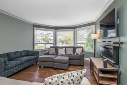 Breakfast Nook Photo of 6055 170a Street, Surrey, BC