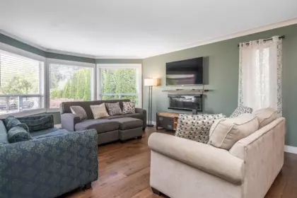Kitchen Photo of 6055 170a Street, Surrey, BC