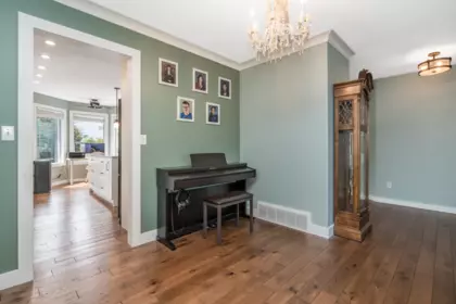 Walk-In Closet Photo of 6055 170a Street, Surrey, BC