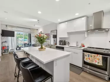 423 723 W 3rd Street, North Vancouver, BC, North Vancouver — Apartment/Condo for sale