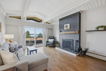 304 325 W 3rd Street, North Vancouver, BC, North Vancouver — Apartment/Condo for sale