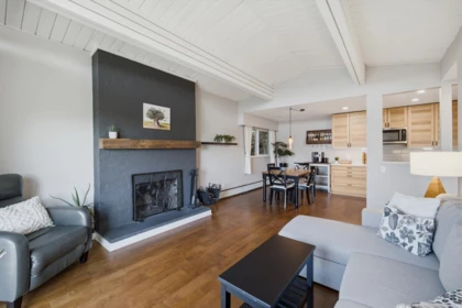 Kitchen Photo of 304 325 W 3rd Street, North Vancouver, BC