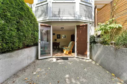 Entry Foyer Photo of 408 E 2nd Street, North Vancouver, BC