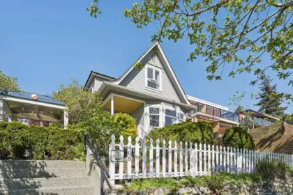 408 E 2nd Street, North Vancouver, BC, North Vancouver — Half Duplex for sale