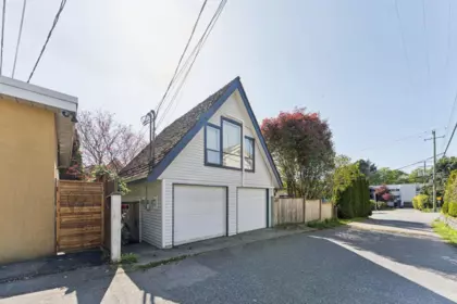 Garden / Landscaping Photo of 408 E 2nd Street, North Vancouver, BC