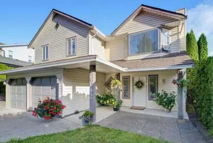 Living Room Photo of 36042 Southridge Place, Abbotsford, BC