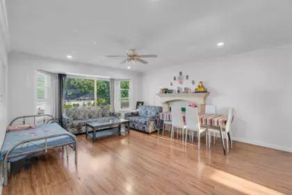 Kitchen Island Photo of 7339 122a Street, Surrey, BC