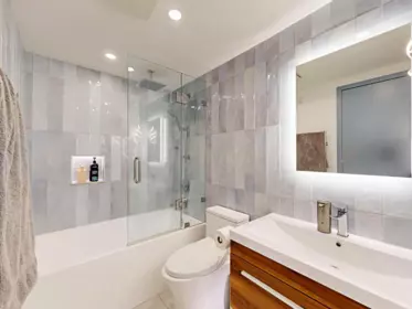 Hallway Photo of 204 252 W 2nd Street, North Vancouver, BC