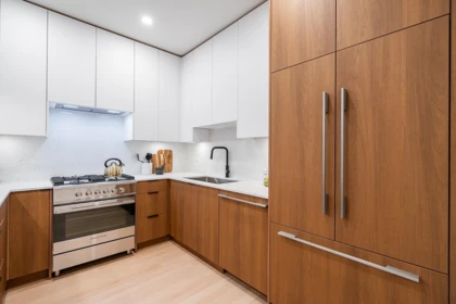 Kitchen Island Photo of 4 3638 Normandy Drive, Vancouver, BC