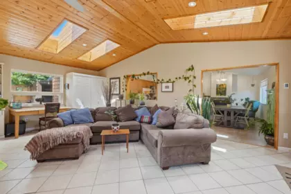 Entry Foyer Photo of 5616 Emerson Road, Sechelt, BC