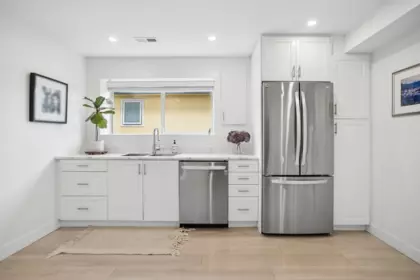 Kitchen Island Photo of 2780 E 8th Avenue, Vancouver, BC