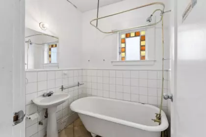 Guest Bathroom Photo of 614 E 19th Avenue, Vancouver, BC
