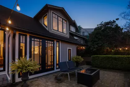 Entry Foyer Photo of 3814 W 11 Avenue, Vancouver, BC