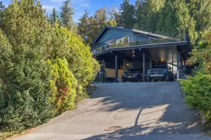 Garden / Landscaping Photo of 330 N Gamma Avenue, Burnaby, BC