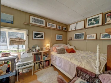 Bedroom 4 Photo of 947 North Road, Gibsons, BC